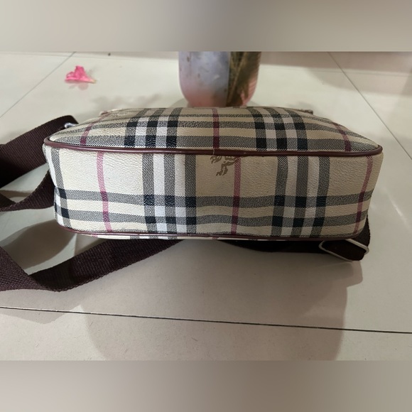 Burberry vintage crossbody unisex bag. Used gently. - Picture 6 of 16